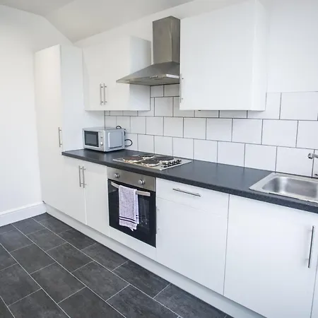 20b Ralph Rd Apartment